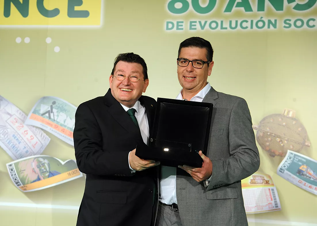 noticias cadiz CÁDIZ-Ismael Barrera recibe el galardón ok.jpg noticias cadiz CÁDIZ-Ismael Barrera recibe el galardón ok.jpg