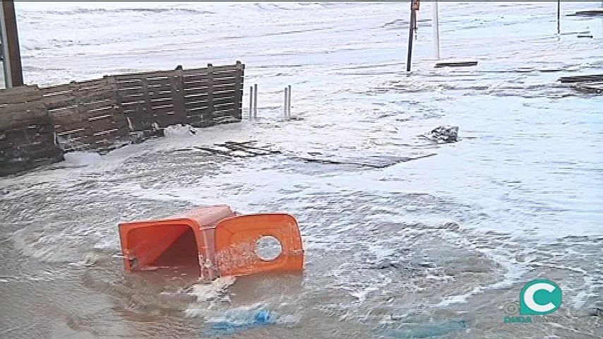 noticias cadiz destrozos playa.jpg