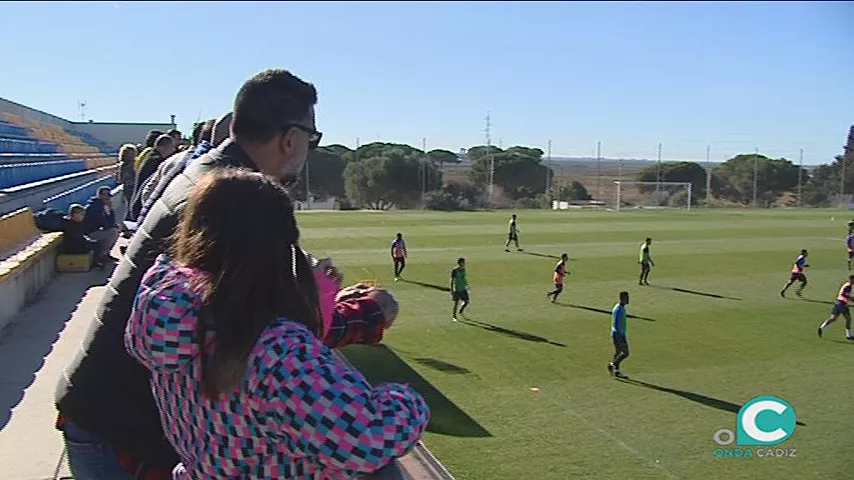 noticias cadiz espectadores entrenamiento el rosal_0.jpg