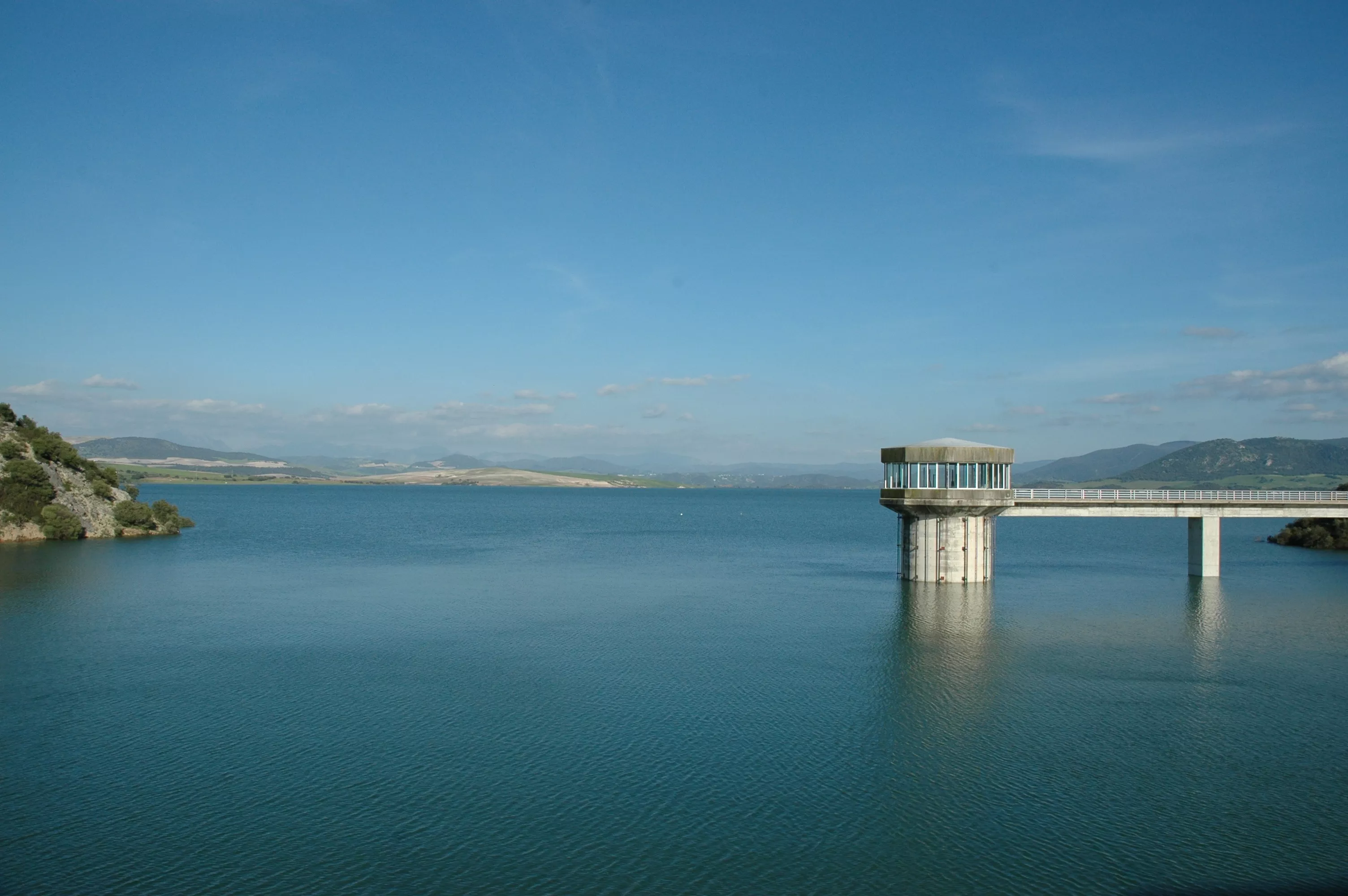 Imagen del pantano de Guadalcacín noticias cadiz pantano de guadalcacin.jpg