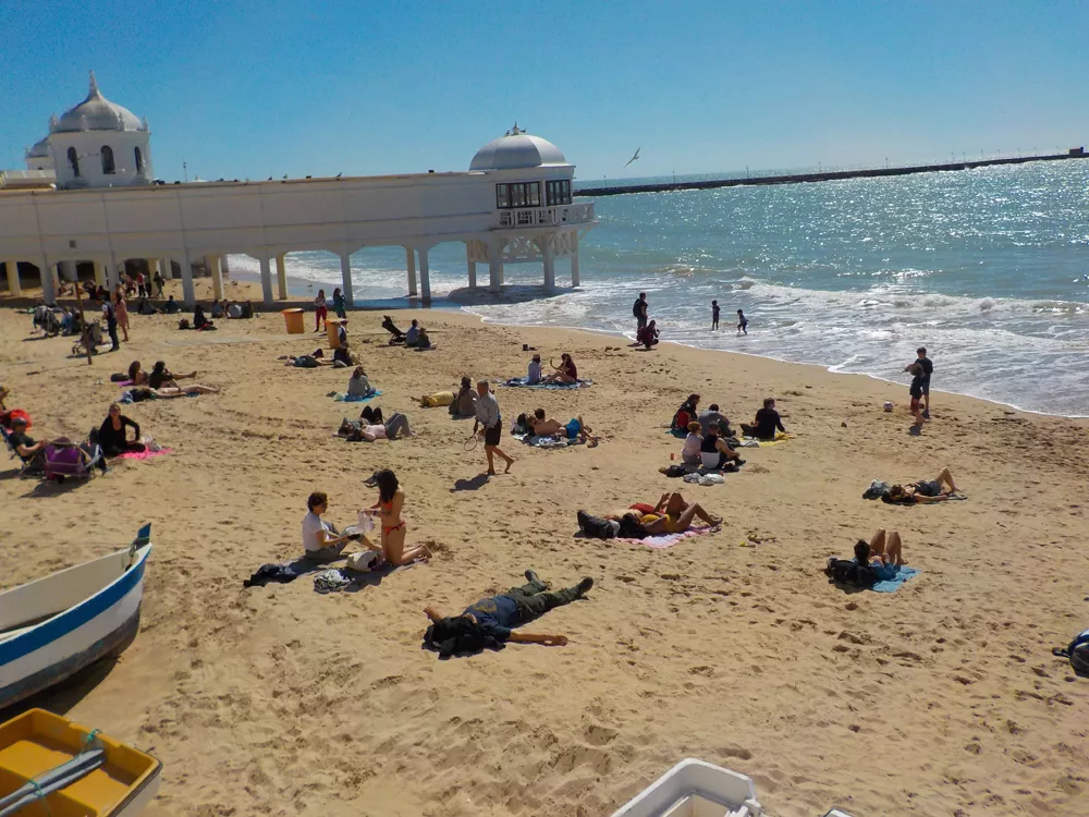 La playa de La Caleta en la tarde del Sábado Santo noticias cadiz playa la caleta.JPG