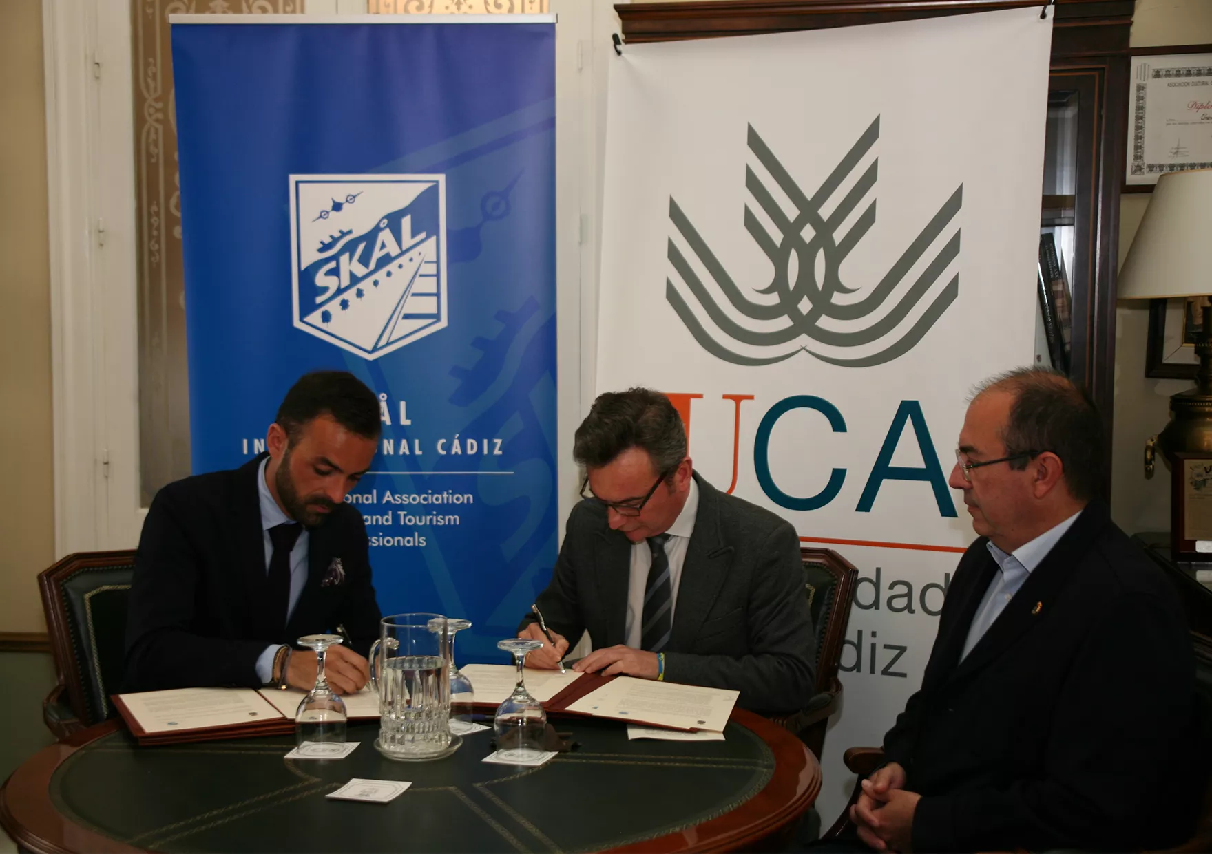 Firma UCA-SkAL para Aula Univesitaria de Turismo en Cádiz 2.jpg