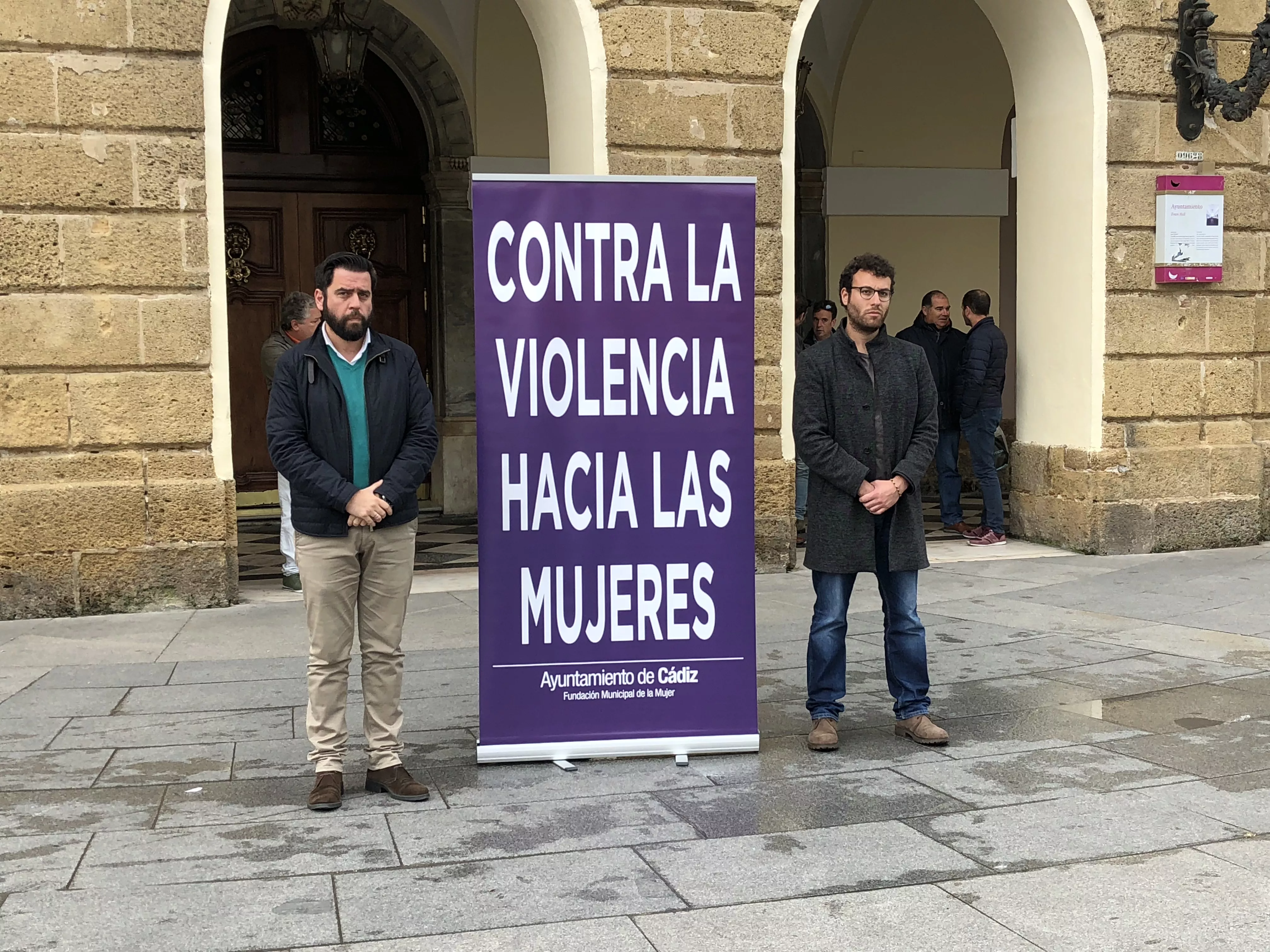 noticias cadiz minuto de silencio en el Ayuntamiento.jpeg