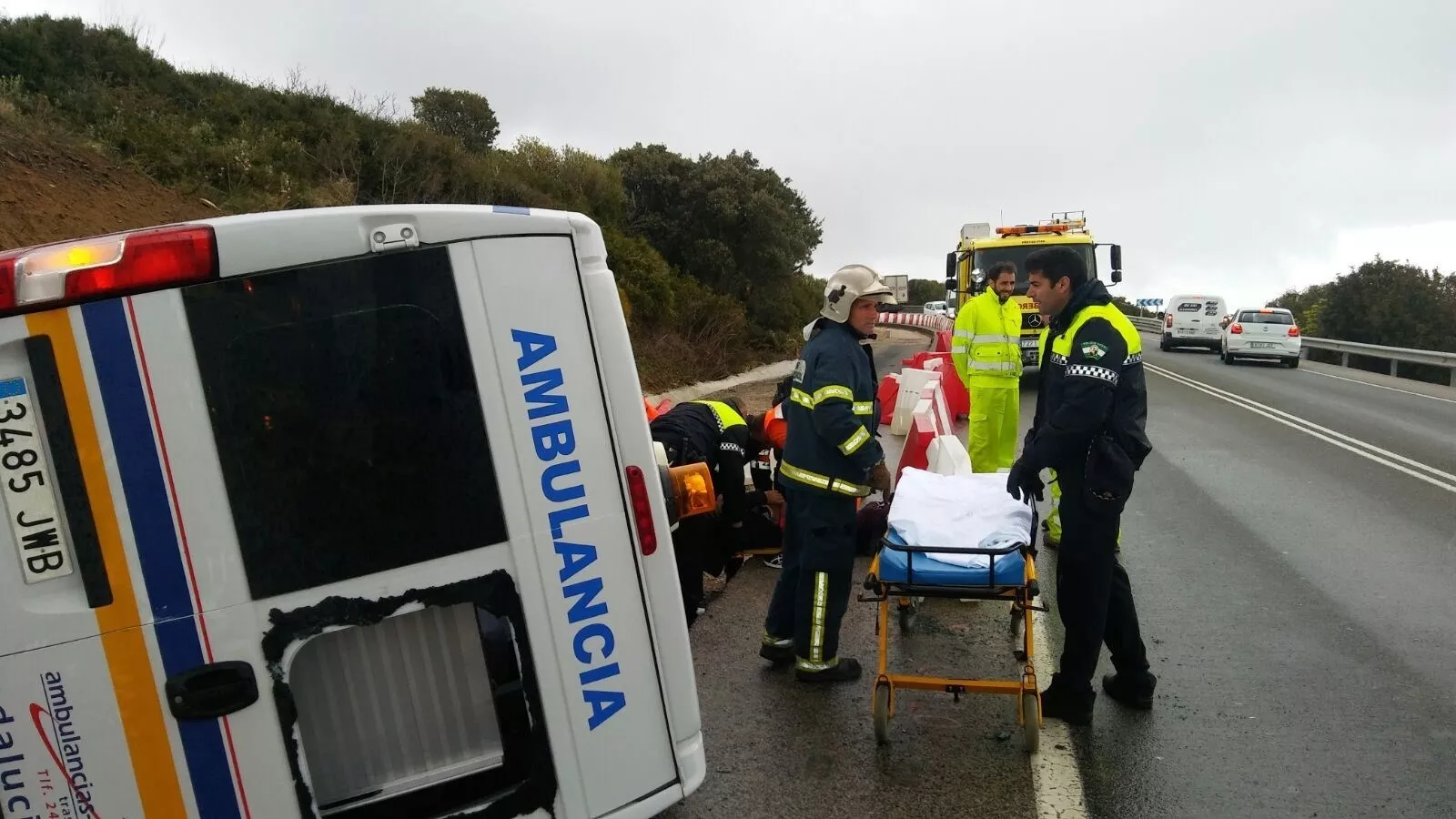 noticias cadiz vuelco ambulancia.jpg