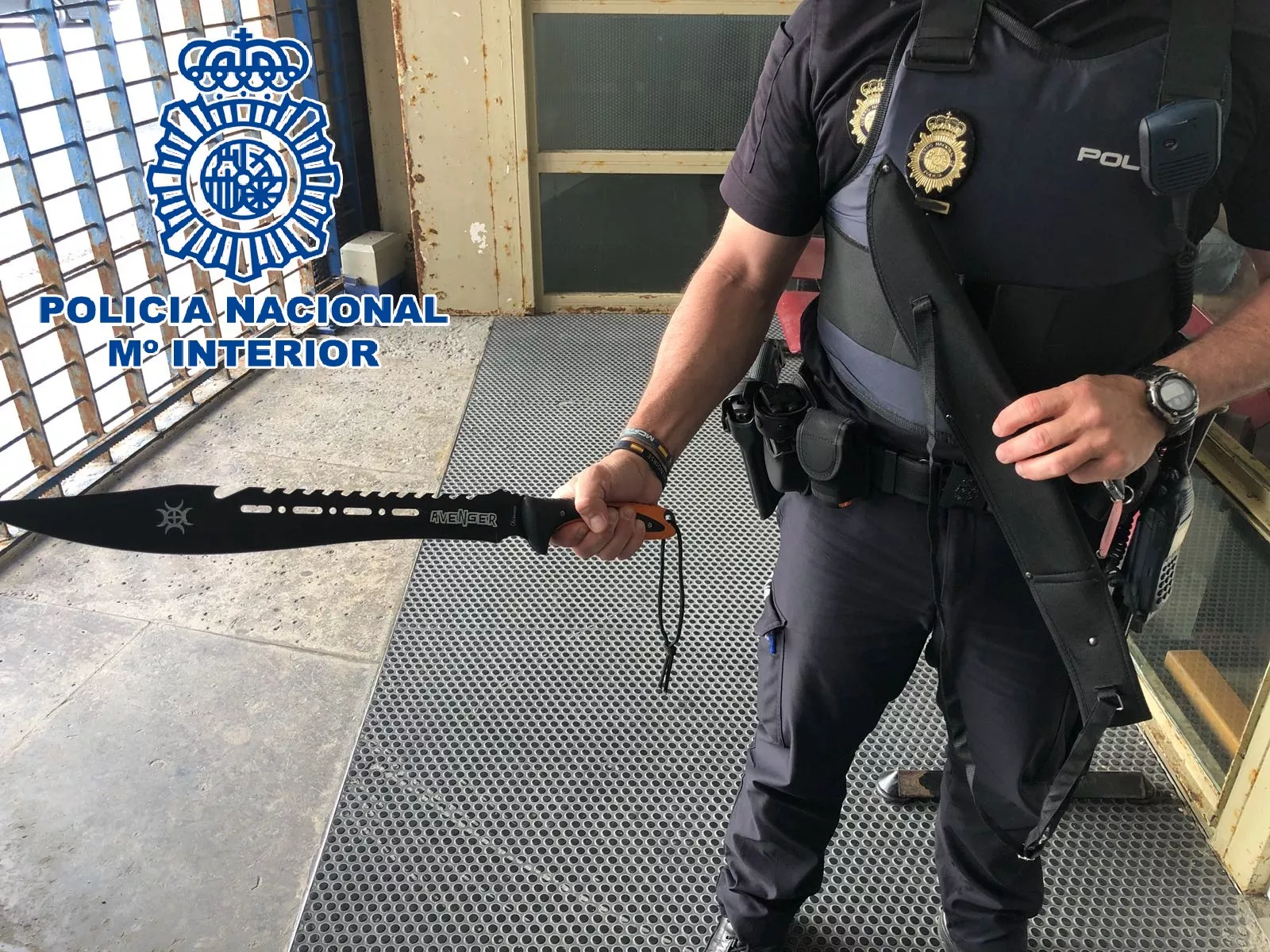 noticias Cadiz Detenido machete.jpg