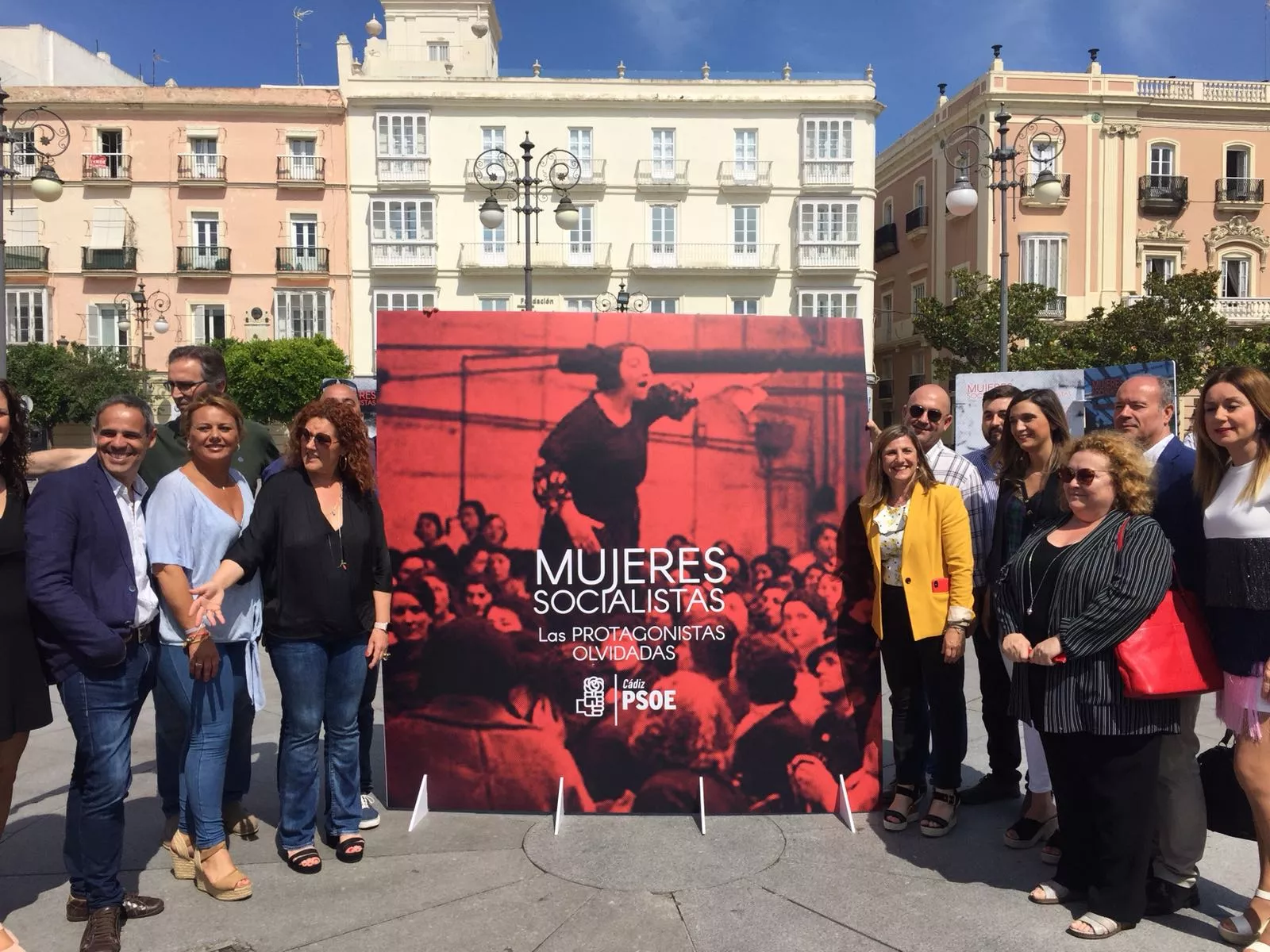 noticias cadiz exposicion psoe plaza san antonio.jpg