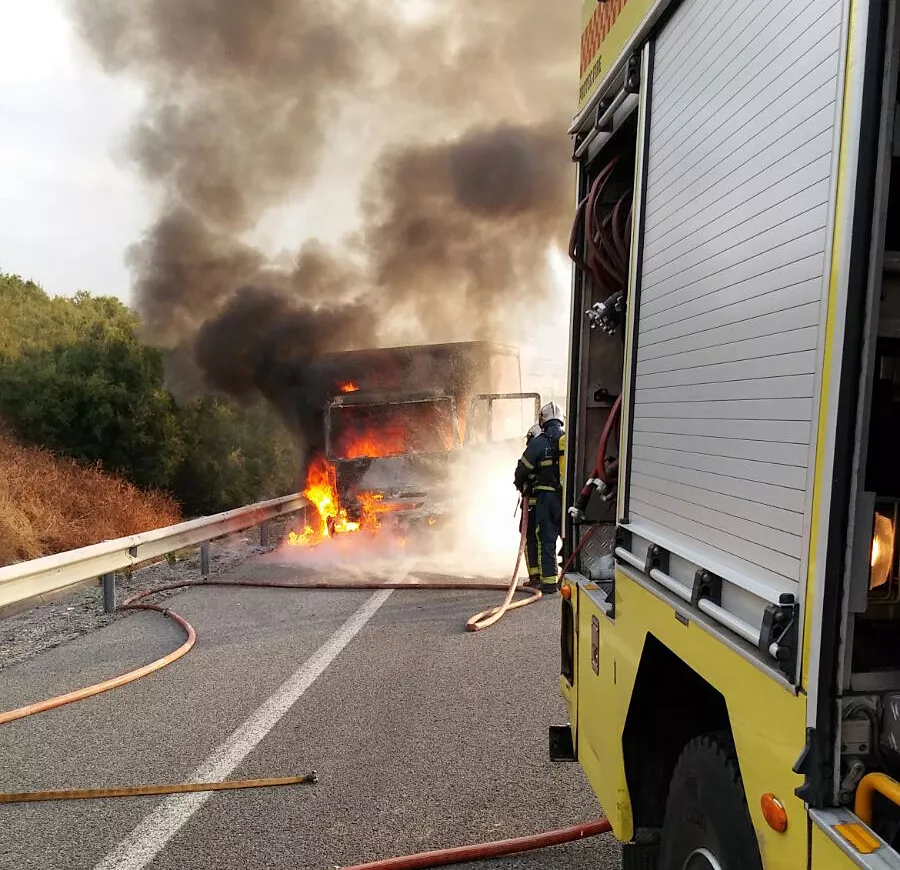 noticias cadiz incendio camion1.jpg