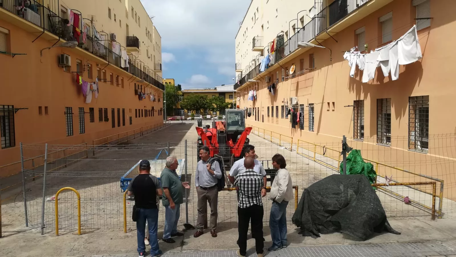 noticias cadiz visita delegado barriada la paz.jpg