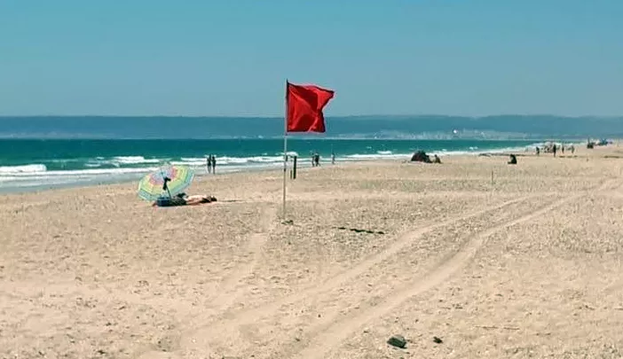 noticias cadiz bandera roja playa.jpg