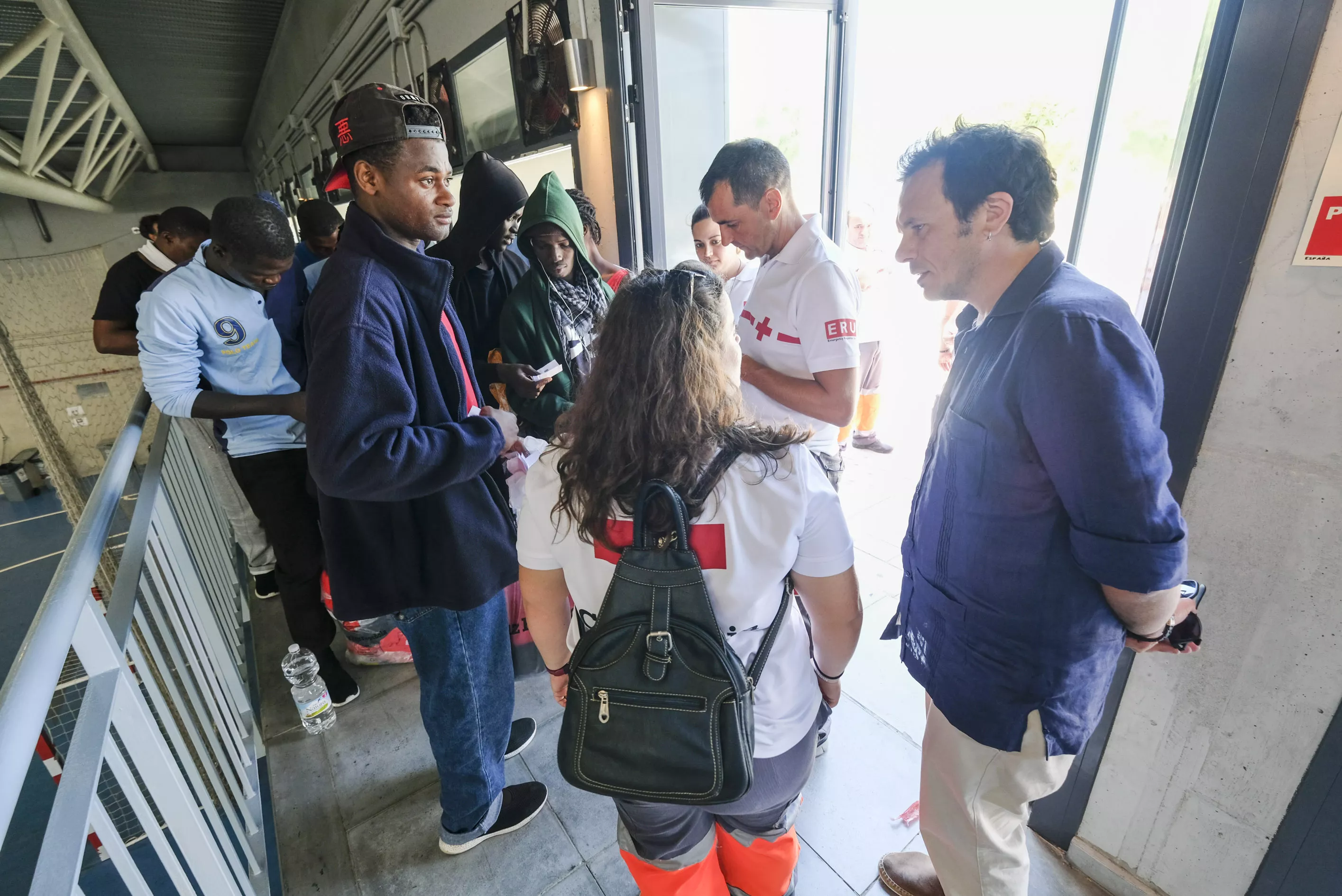 noticias cadiz-visita migrantes pabell+¦n mirandilla-009.jpg