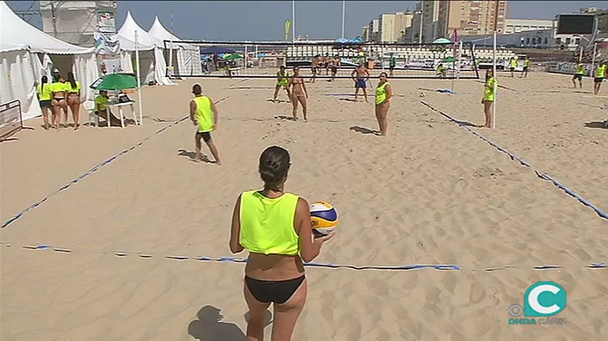 noticias cadiz chicas voley playa.jpg