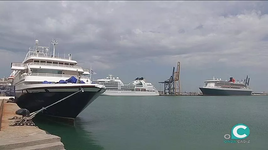 noticias cadiz cruceros en el muelle cadiz.jpg