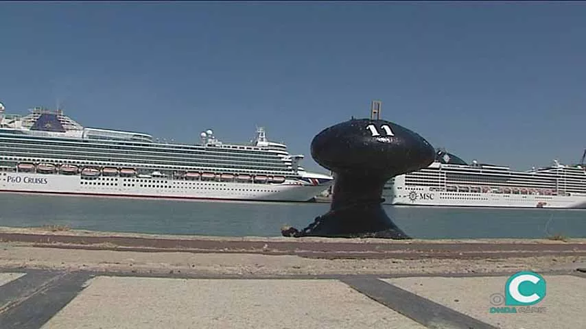 noticias cadiz cruceros en el muelle.jpg