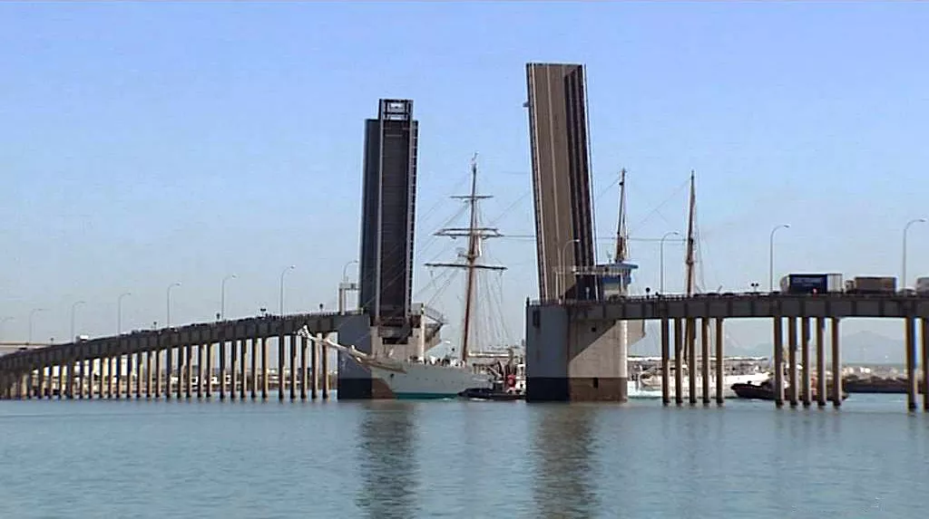 noticias cadiz elcano-puente.jpg