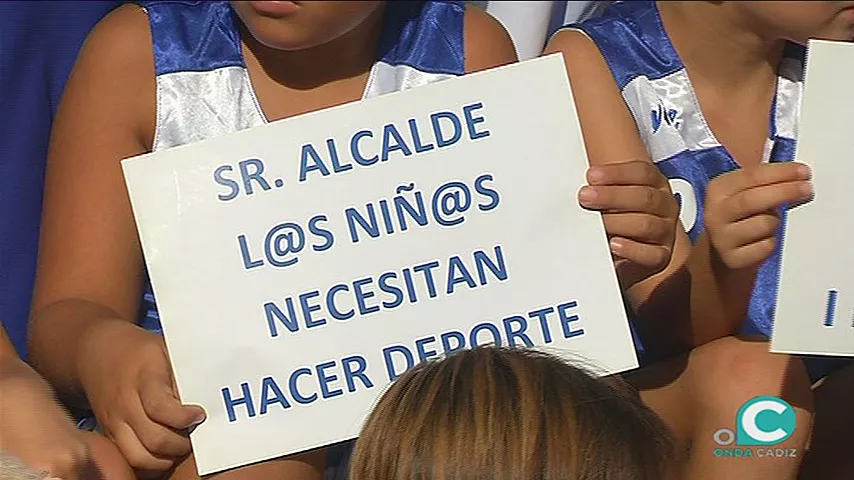 NOTICIAS CADIZ CARTEL PROTEST ALCALDE IMD.jpg