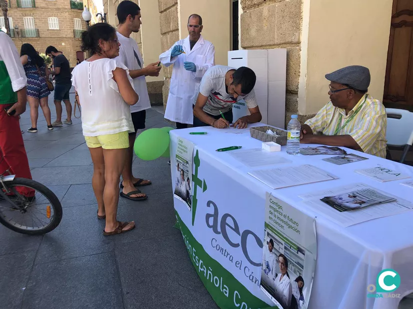 noticias cadiz firma contra el cancer.jpg noticias cadiz firma contra el cancer.jpg
