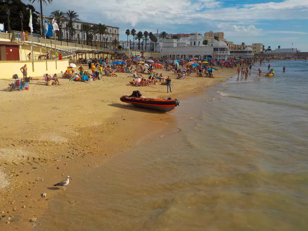 La playa de La Caleta en la tarde del último domingo de septiembre noticias cadiz la caleta.JPG