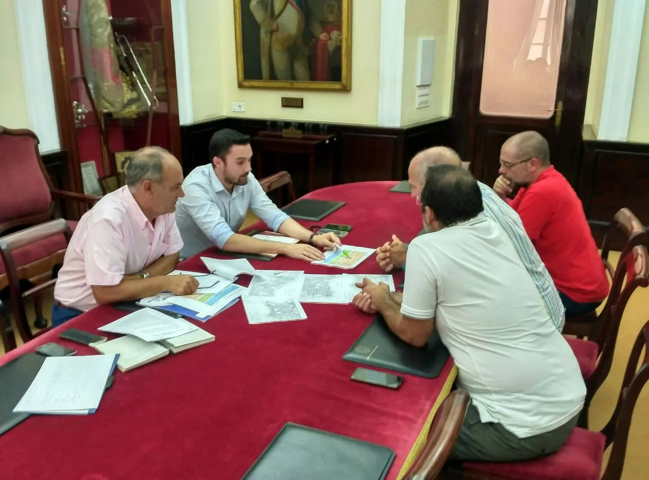 noticias cadiz reunión vecinos ordenanza aparcamientos.jpg