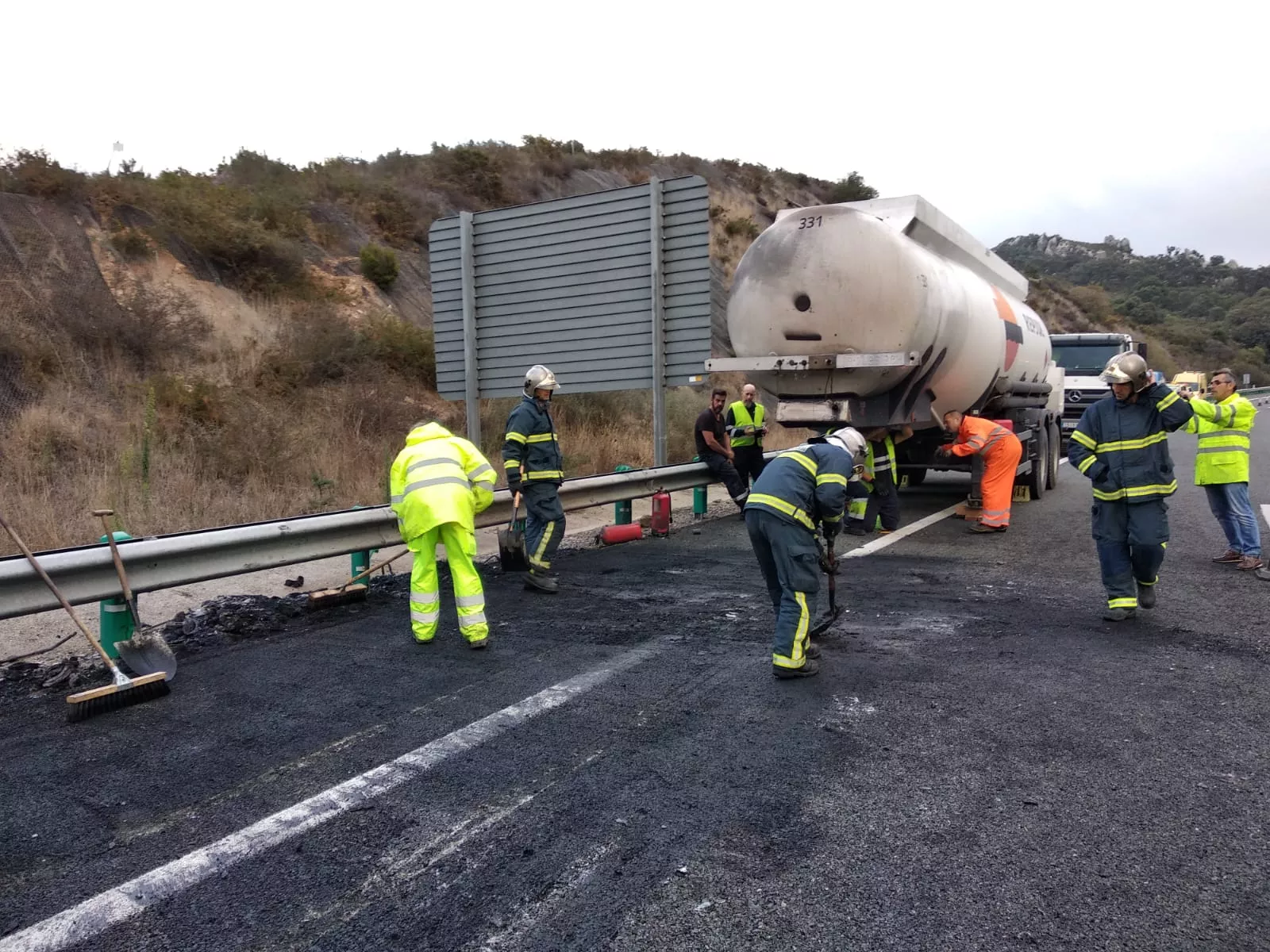 INC CAMION CISTERNA GASOLINA Y GASOIL LOS BARRIOS 27.10.18.jpeg