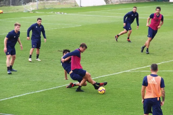 NOTICIAS CADIZ ENTRENAMIENTO CADIZ CF_1.jpg