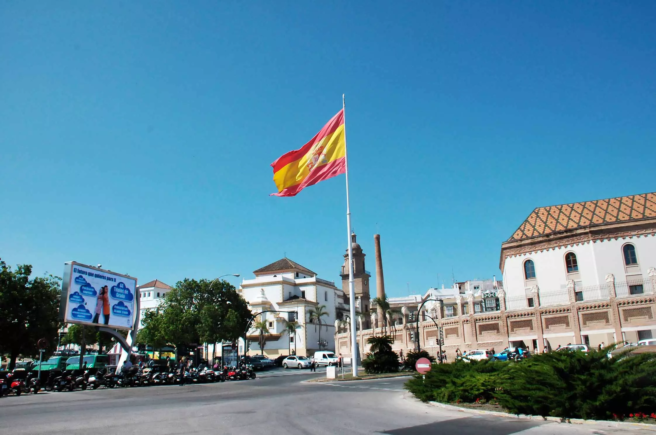 Imagen de archivo de la bandera de España en la plaza de Sevilla noticias cadiz bandera plaza sevilla.jpg_0_0.jpg