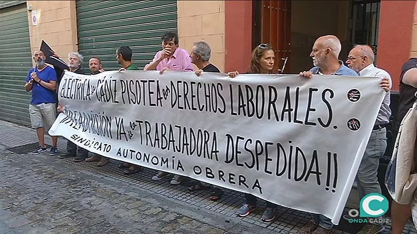 Imagen de archivo de una protesta por la despedida de Eléctrica de Cádiz, Marisa Iglesias noticias cadiz protesta trabajadora electrica_0.jpg
