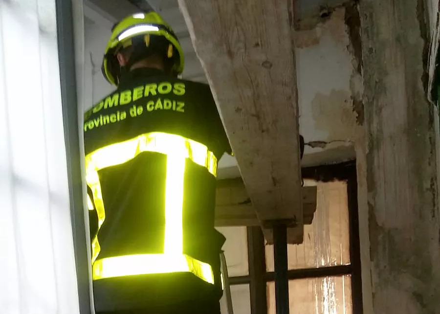 noticias cadiz APUNTALADO VIGA VIVIENDA CADIZ okkkk.jpg noticias cadiz APUNTALADO VIGA VIVIENDA CADIZ okkkk.jpg