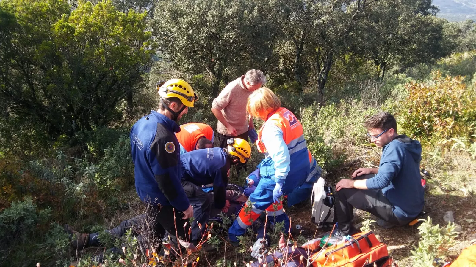 noticias cadiz RESCATE FALLECIDO PARAPENTE EL BOSQUE 26-11-18.jpeg