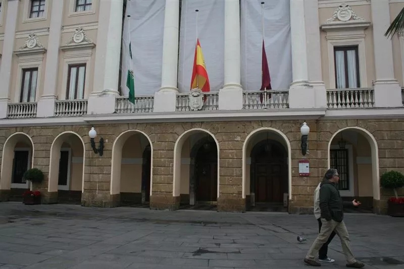 noticias cadiz banderas a media asta_1.jpg noticias cadiz banderas a media asta_1.jpg