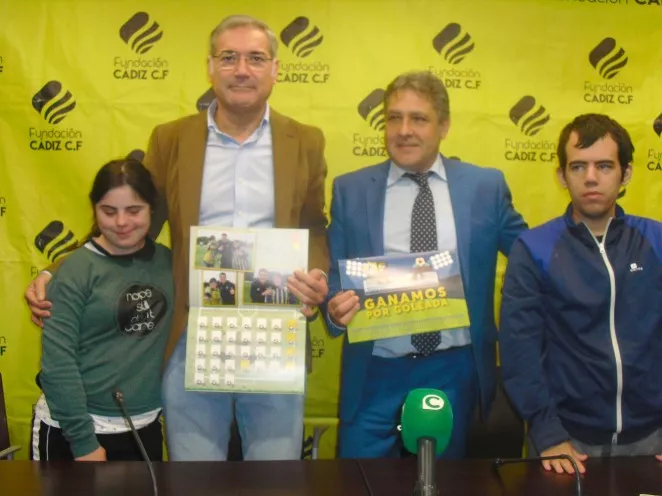 NOTICIAS CADIZ PRESENTACION CALENDARIO AFANAS.jpg