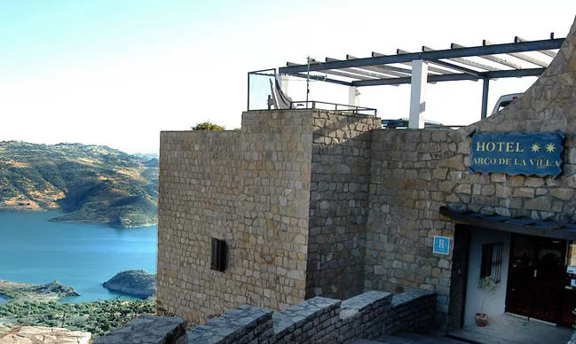 Tugasa tiene una partida que ronda los 5.4 millones de euros noticias cadiz arco de la villa .jpg