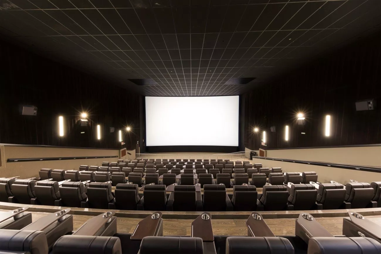 pantralla cine.jpg pantralla cine.jpg