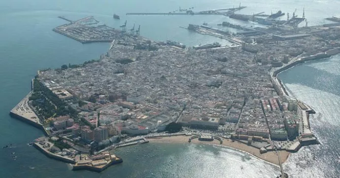 noticias cadiz VISTA AEREA DEL CASCO ANTIGUO DESDE EL OESTE_1_0_1_0_0.jpg noticias cadiz VISTA AEREA DEL CASCO ANTIGUO DESDE EL OESTE_1_0_1_0_0.jpg