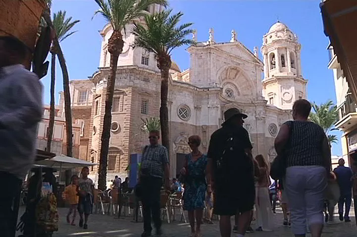 noticias cadiz turistas plaza catedral1.jpg noticias cadiz turistas plaza catedral1.jpg