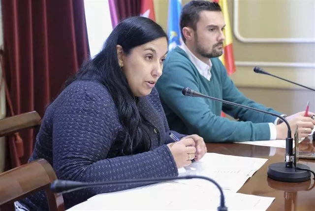 La concejala de Enseñanza, Ana Fernández junto con Martín Vila noticias cadiz ana fernandez_11.jpg