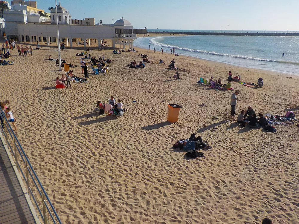 La temperatura en Cádiz al igual que en distintos puntos de la provincia sobrepasó este fin de semana los 20 grados noticias cadiz la caleta_0.JPG