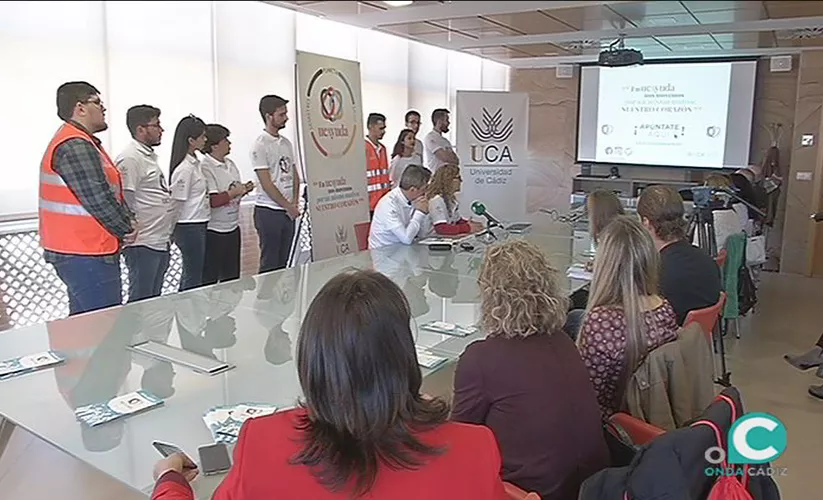 A. FOTO UCA AYUDA.jpg A. FOTO UCA AYUDA.jpg