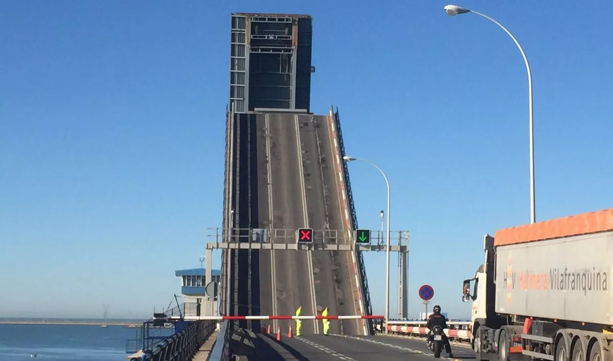 noticias cadiz Puente abierto.jpg