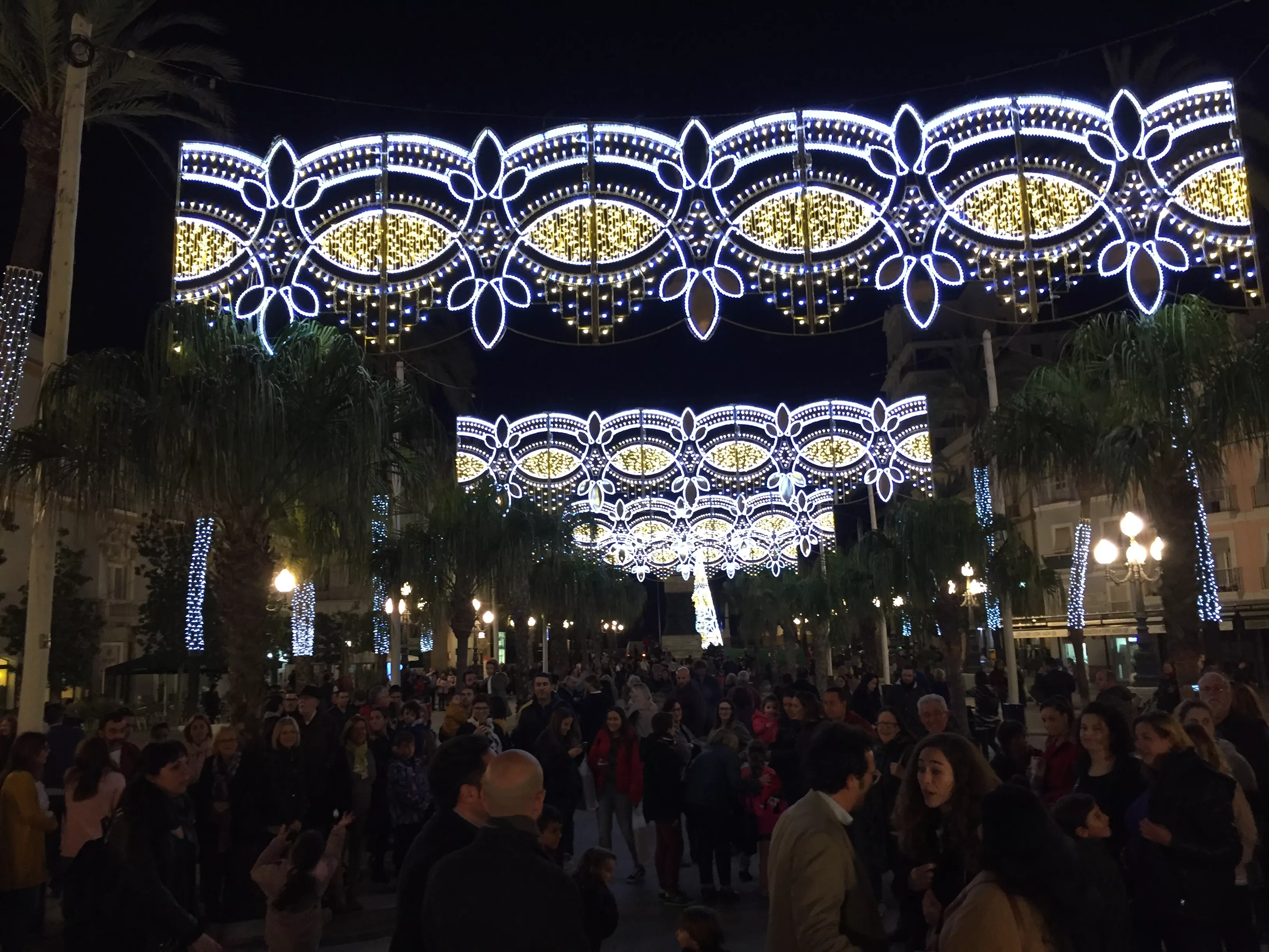 noticias cadiz alumbrado navideño.jpeg