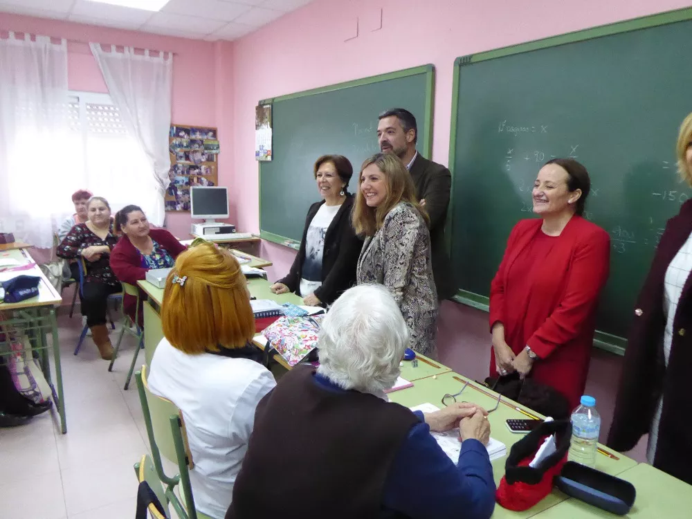 Visita de Irene García a un centro de educación de adultos en Rota noticias cadiz dipu_3.JPG