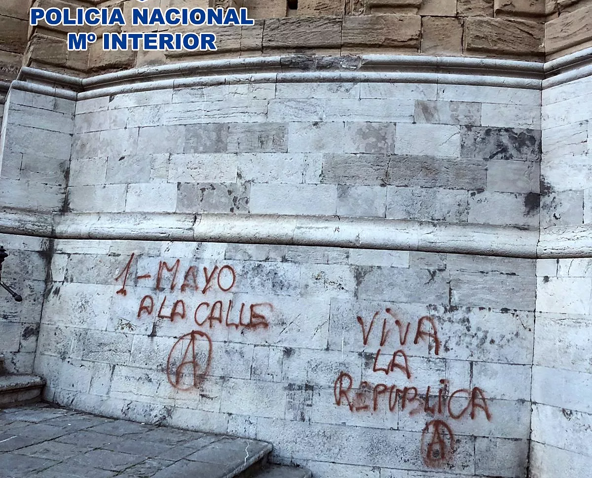 noticias cadiz pintadas catedral.jpg noticias cadiz pintadas catedral.jpg