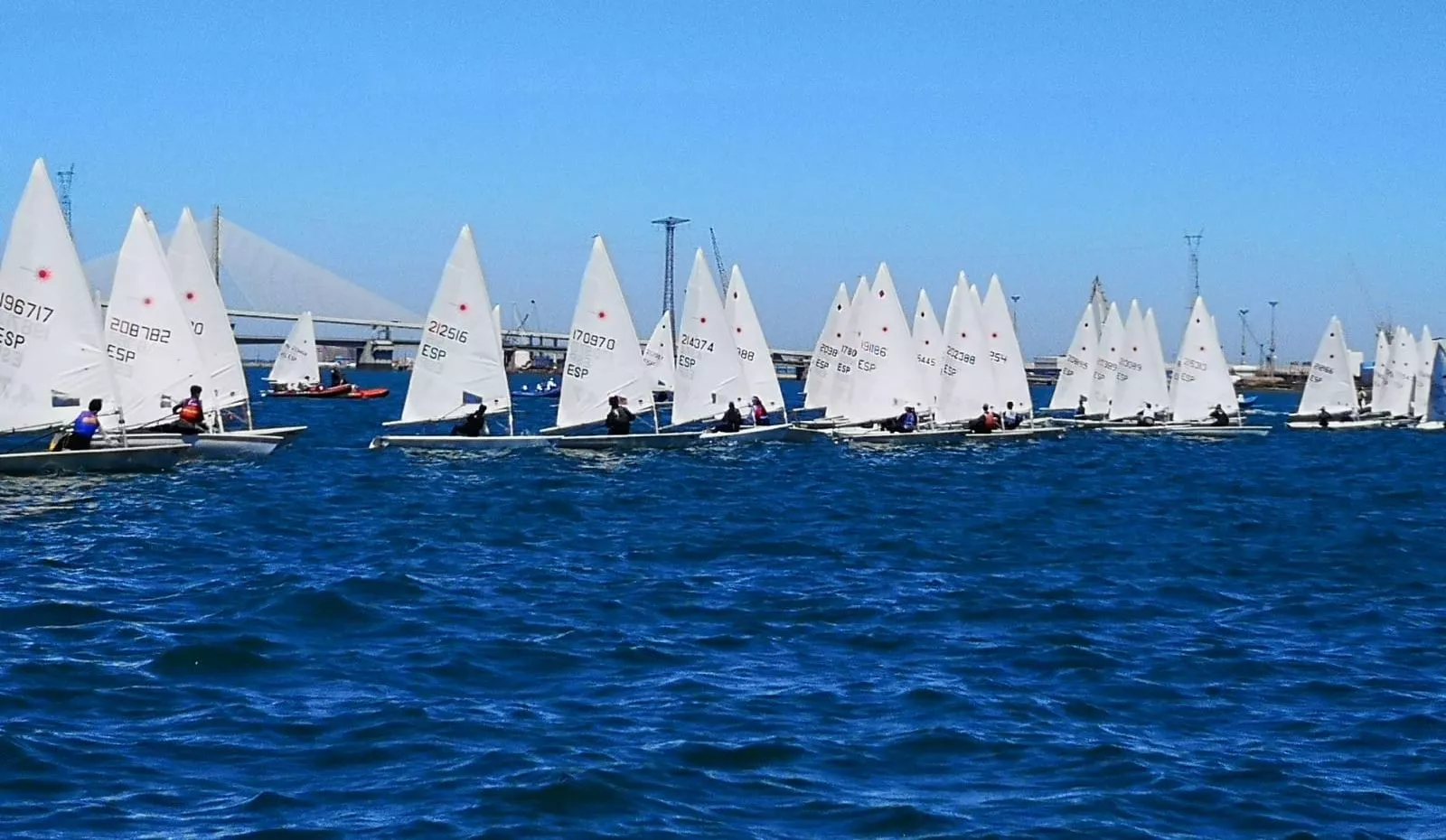 noticias cadiz regata laser carnaval.jpg