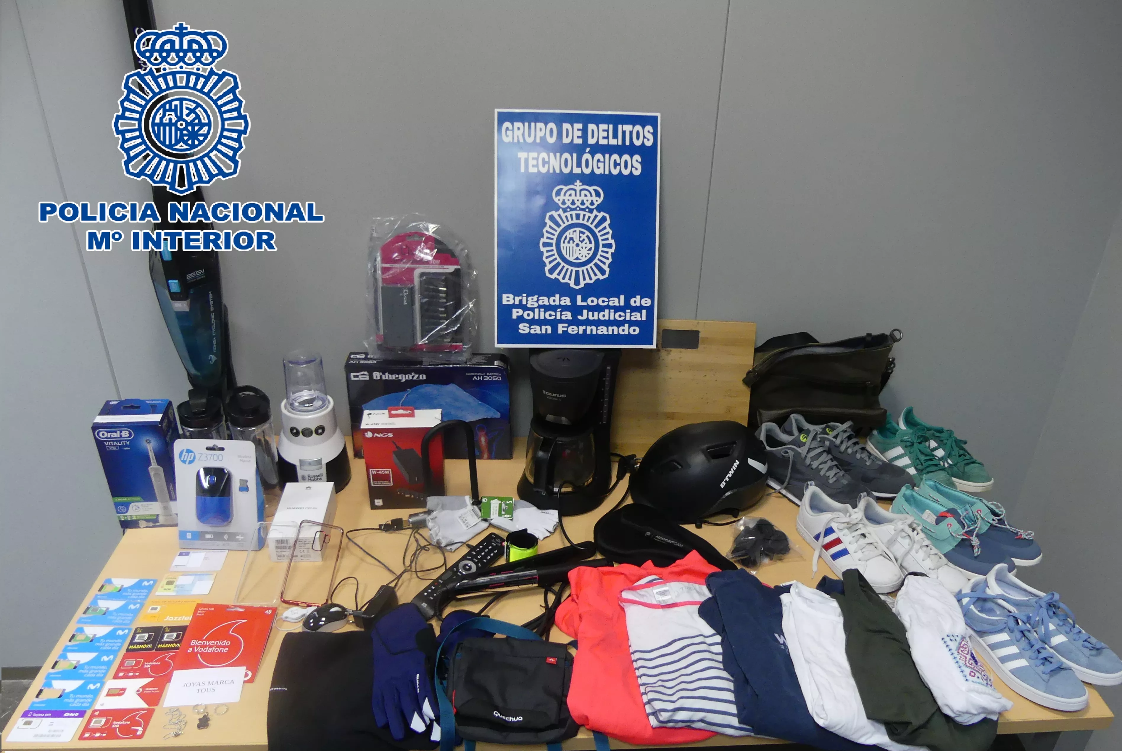Objetos fraudulentamente adquiridos vía on-line noticias cadiz detenida estafa.JPG