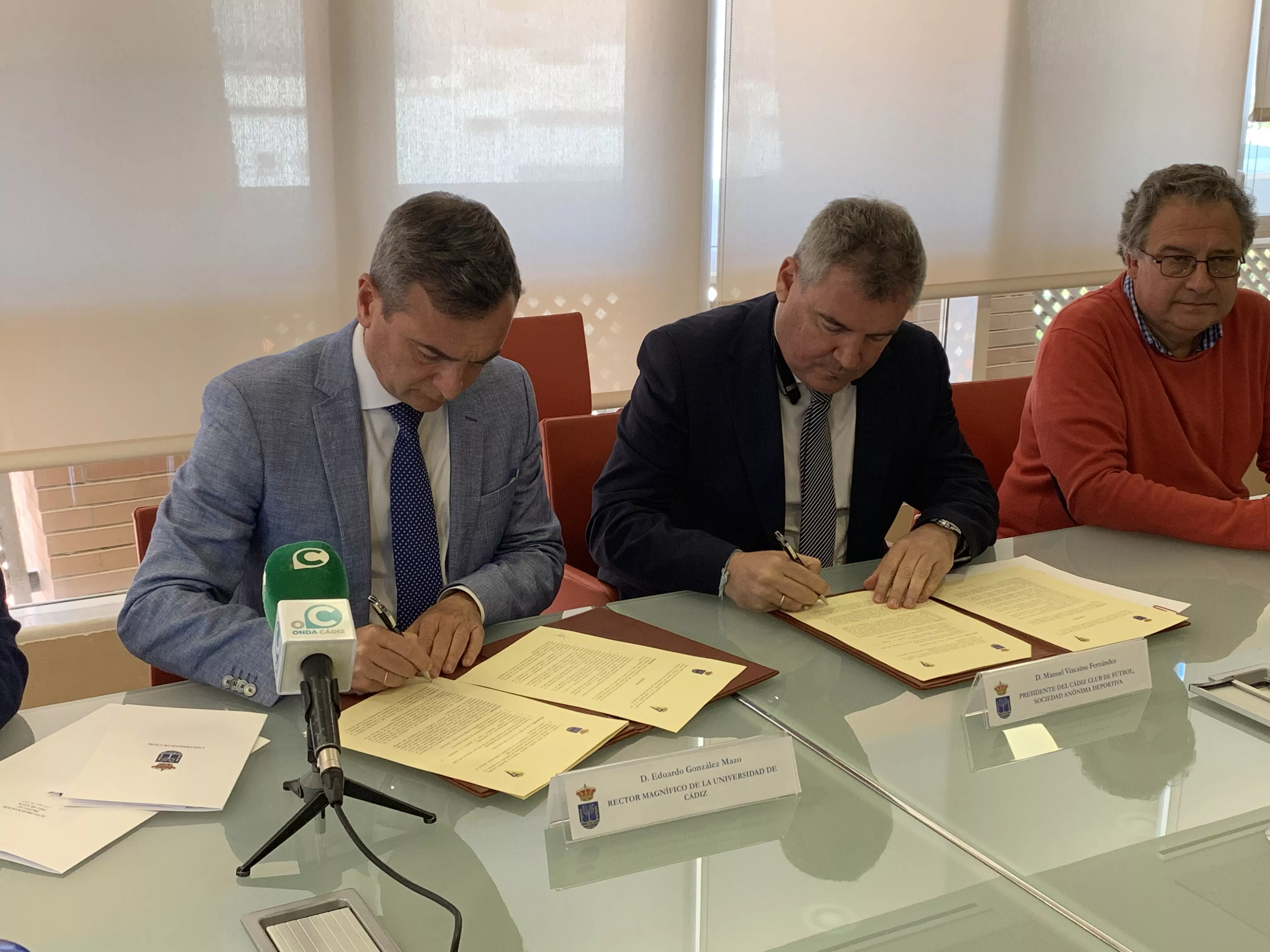 noticias cadiz firma convenio uca cadiz cf.jpg noticias cadiz firma convenio uca cadiz cf.jpg