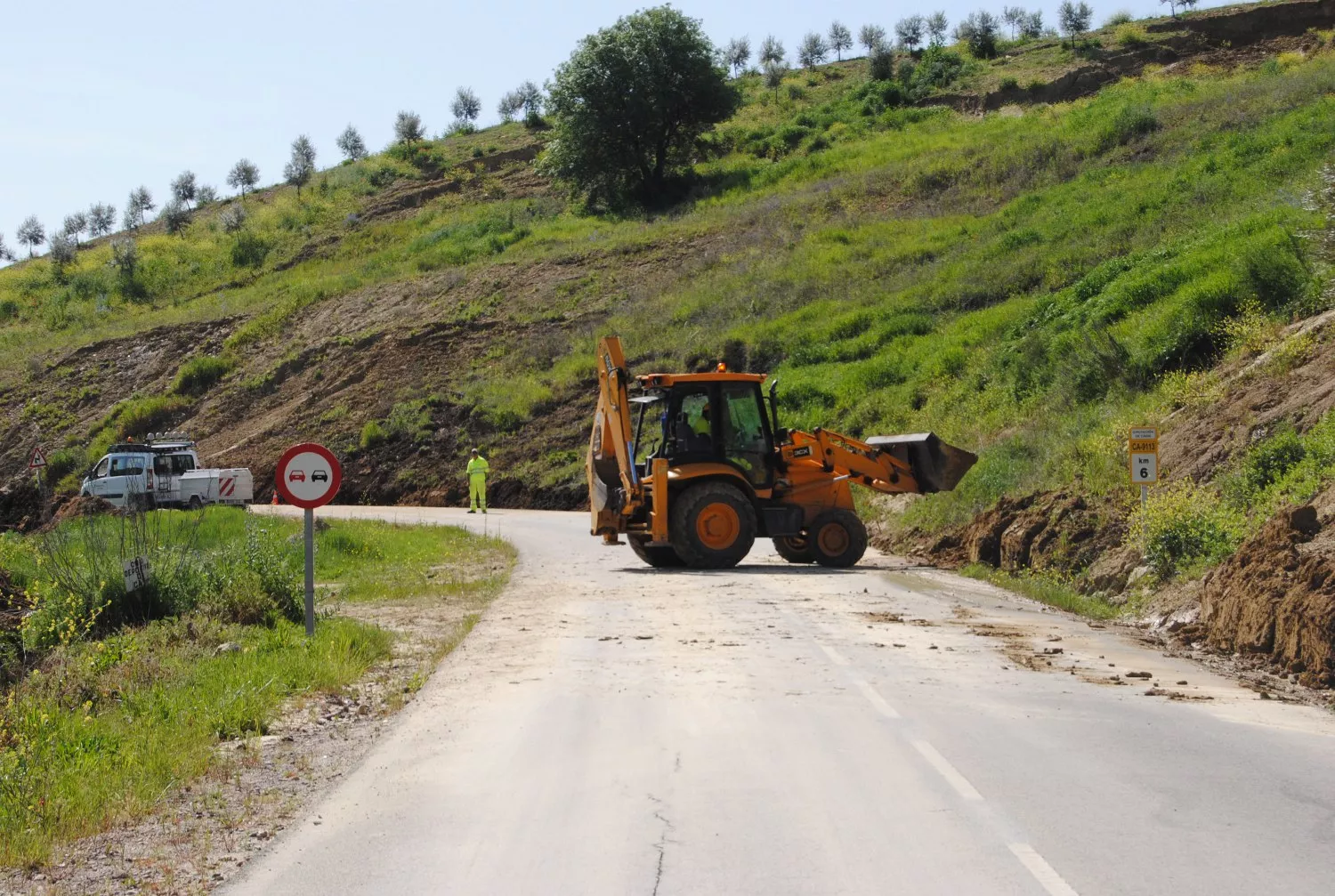 noticias cadiz reparaciones en la carretera entre El Gastor y Setenil.JPG