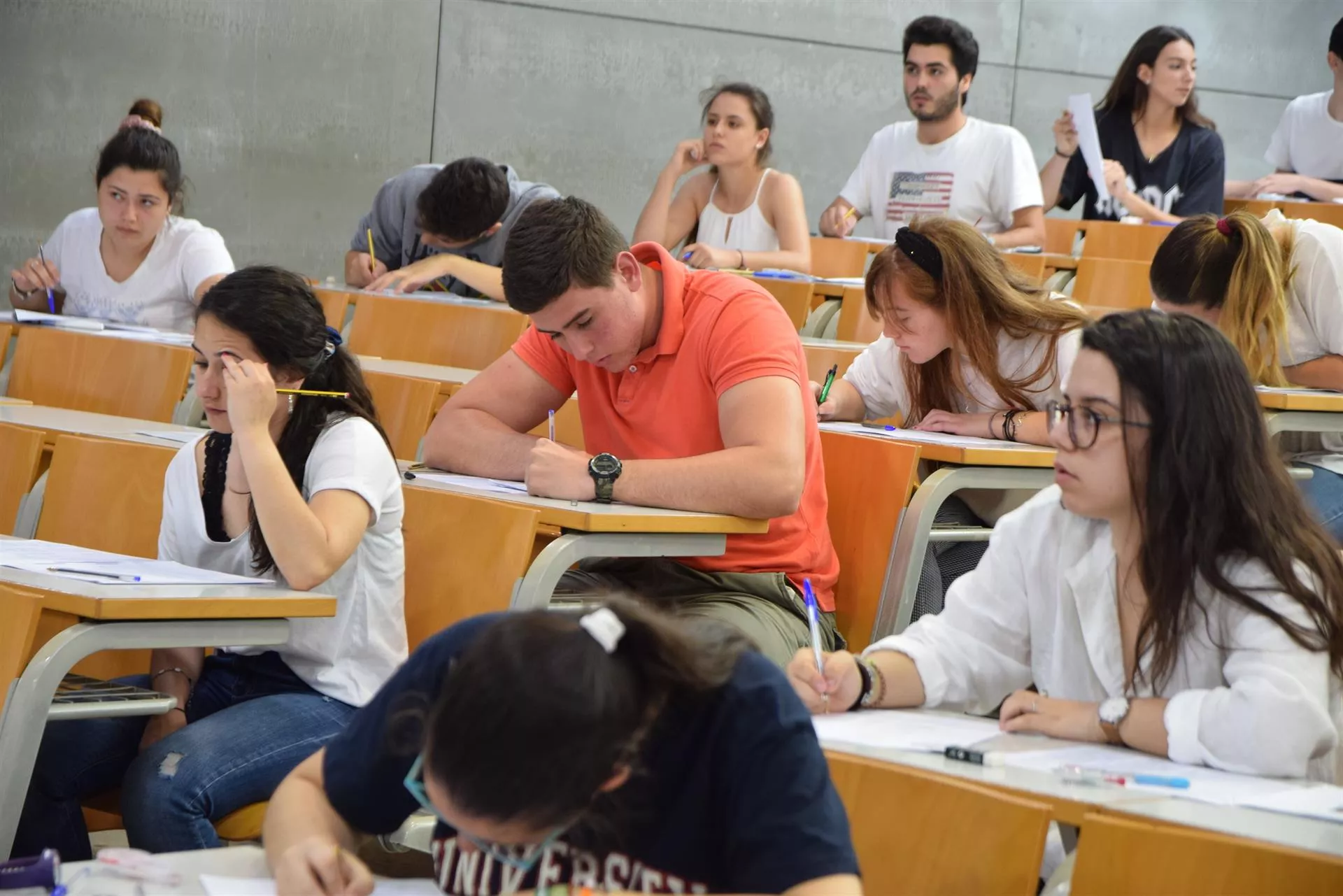 noticias cadiz jovenes estudiando.jpg