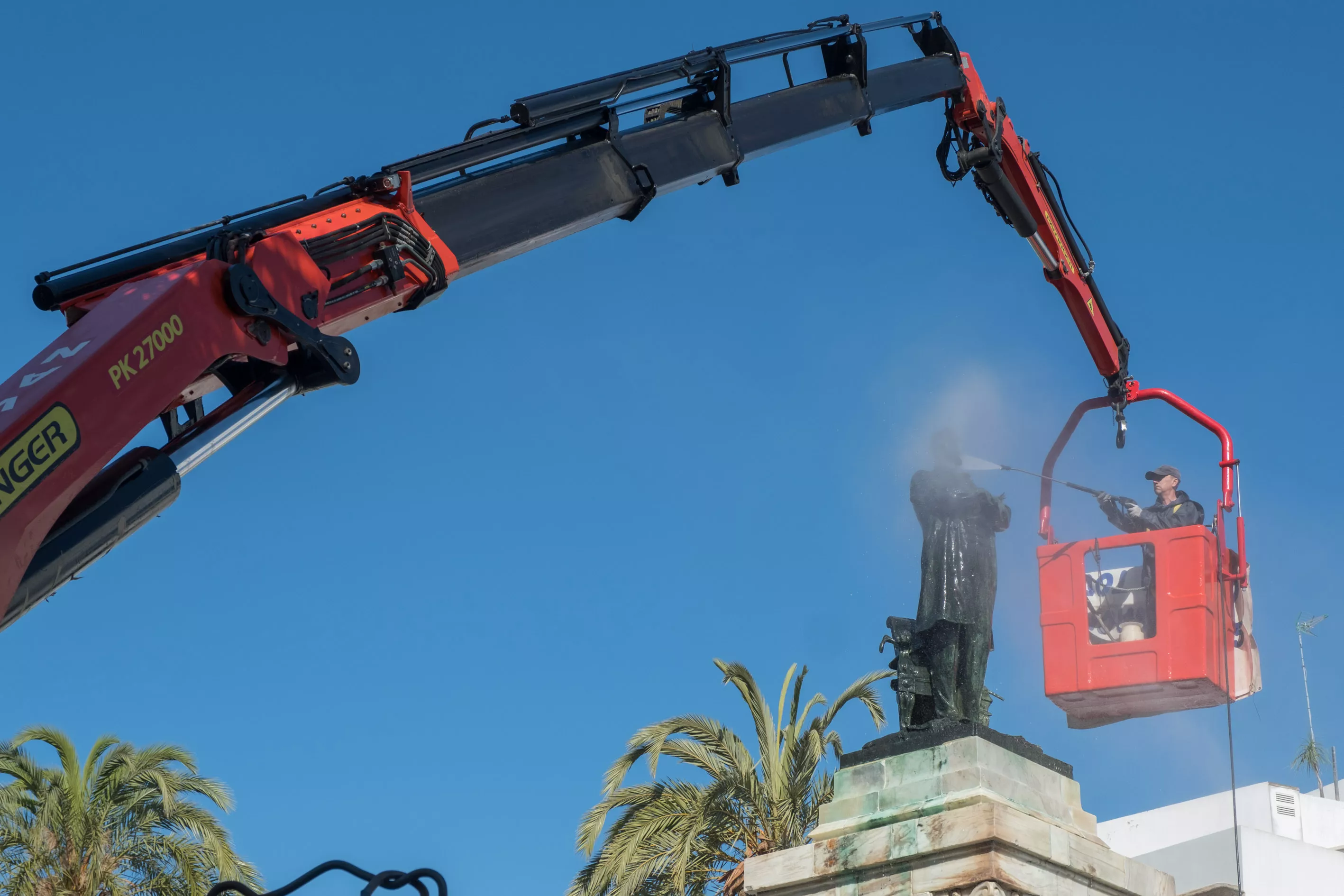 noticias cadiz-limpieza monumento moret-022.jpg noticias cadiz-limpieza monumento moret-022.jpg