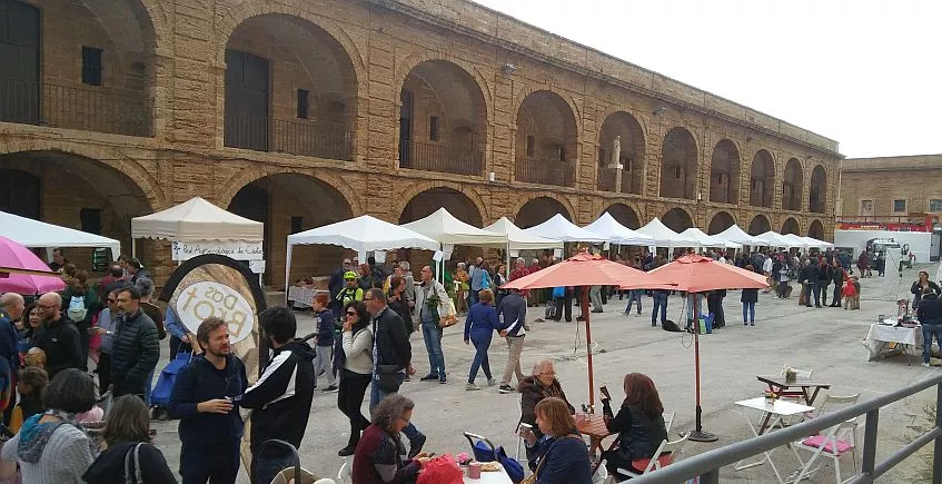Patio de la Casa del Niño Jesús donde se celebra el ecomercado noticias cadiz bovedas niño jesus.jpg