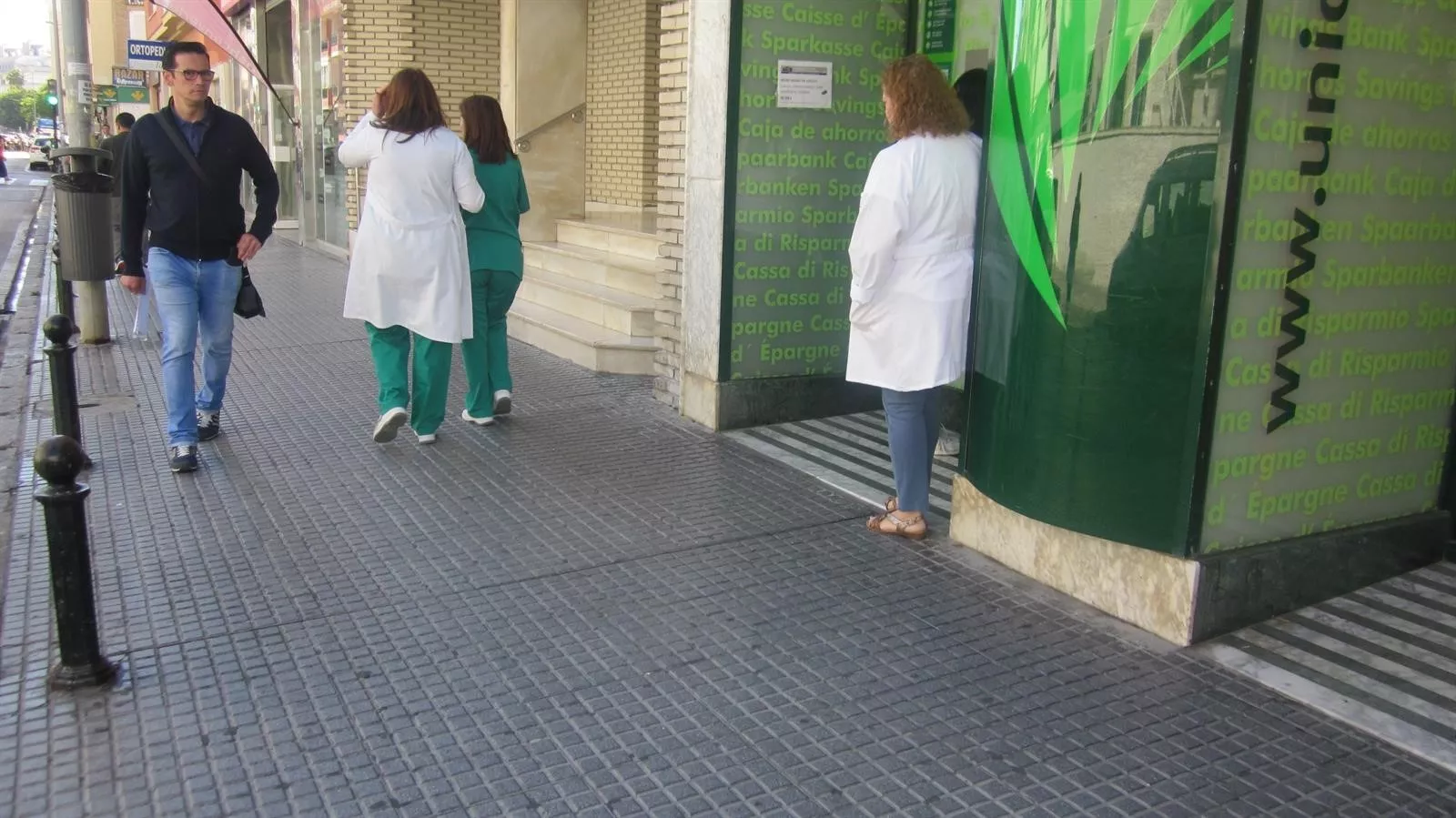 noticias cadiz trabajadores puerta del mar.jpg