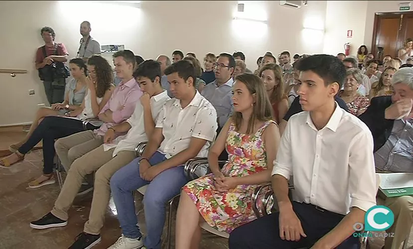 FOTO PREMIOS ALUMNOS.jpg FOTO PREMIOS ALUMNOS.jpg